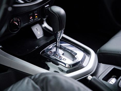 Nissan Frontier XE CD 4x4 2.3 Bi-TB Diesel Aut.