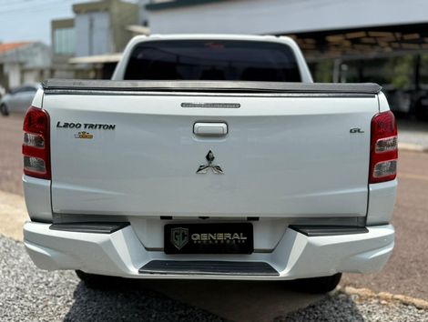 Mitsubishi L200 Tri. Outd. GLX 2.4 CD 4x4 Die. Mec.