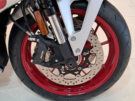 SUZUKI GSX-8R