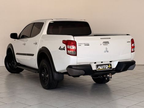 Mitsubishi L200 Tri. Out. HPE-S 2-4 CD 4X4 Die. Aut