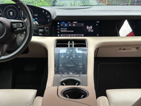 Porsche Taycan 4S (Elétrico)