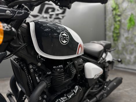 Royal Enfield Shotgun 650 Mid