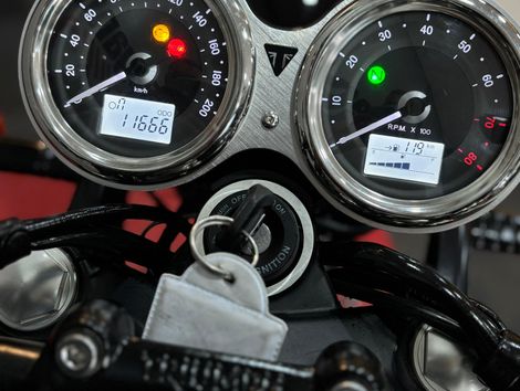 TRIUMPH BONNEVILLE T100 BLACK