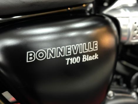 TRIUMPH BONNEVILLE T100 BLACK