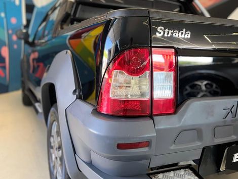 Fiat Strada Adv. M. March. 1.8 Flex 16V CD