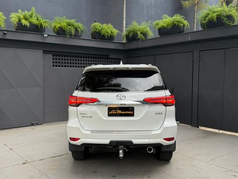 Toyota Hilux SW4 SRX 4x4 2.8 TDI 16V Dies. Aut.