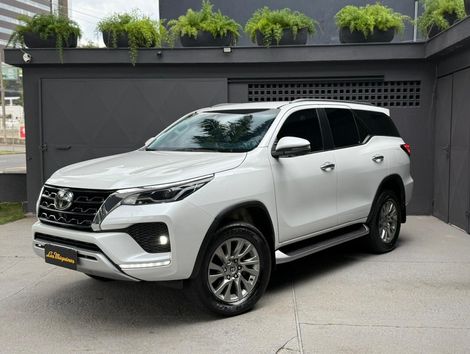 Toyota Hilux SW4 SRX 4x4 2.8 TDI 16V Dies. Aut.