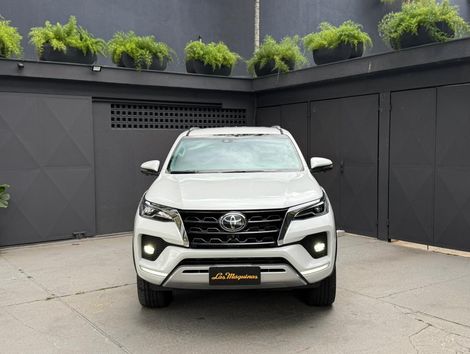 Toyota Hilux SW4 SRX 4x4 2.8 TDI 16V Dies. Aut.