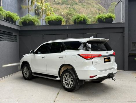 Toyota Hilux SW4 SRX 4x4 2.8 TDI 16V Dies. Aut.