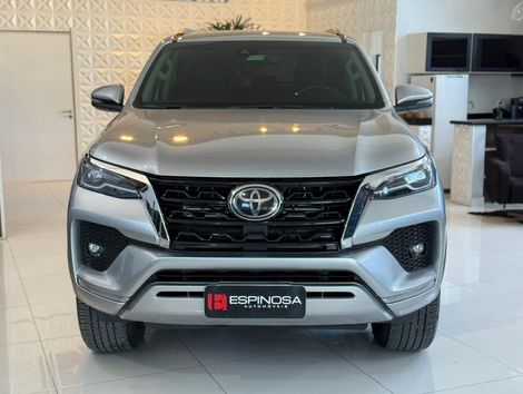 Toyota Hilux SW4 SRX 4x4 2.8 TDI 16V Dies. Aut.