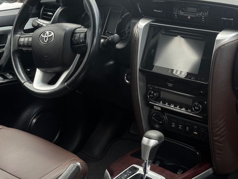 Toyota Hilux SW4 SR 4x2 2.7/ 2.7 Flex 16V Aut.