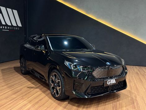 BMW iX 2 xDrive 30 M Sport (Elétrico)