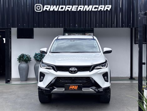 Toyota Hilux SW4 SRX Plat. 4x4 2.8 TB Die. Aut.