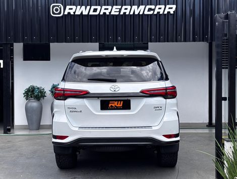 Toyota Hilux SW4 SRX Plat. 4x4 2.8 TB Die. Aut.