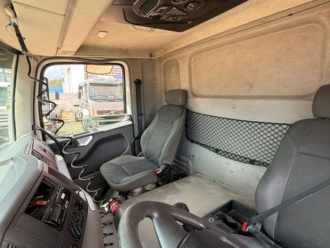 VOLKSWAGEN 24-280 E Constel. 6x2 2p (diesel)(E5)