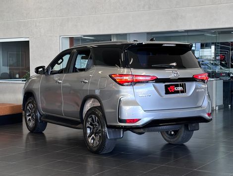 Toyota Hilux SW4 Diamond 2.8 TB 4x4 Die. Aut.