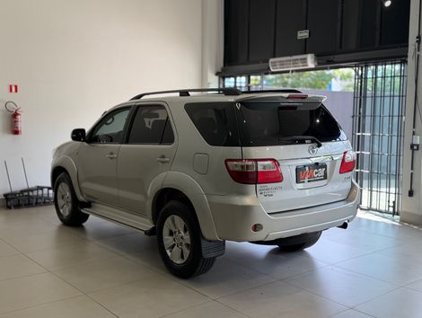 Toyota Hilux SW4 SRV D4-D 4x4 3.0 TDI Dies. Aut