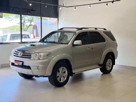 Toyota Hilux SW4 SRV D4-D 4x4 3.0 TDI Dies. Aut