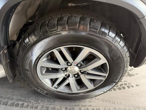 Toyota Hilux SW4 SRX 4x4 2.8 TDI 16V Dies. Aut.