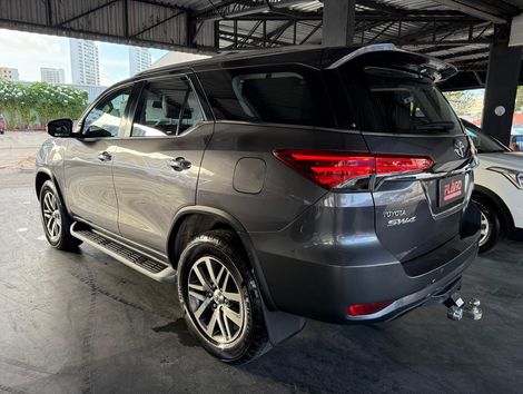 Toyota Hilux SW4 SRX 4x4 2.8 TDI 16V Dies. Aut.