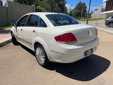 Fiat LINEA ESSENCE Dualogic 1.8 Flex 16V 4p