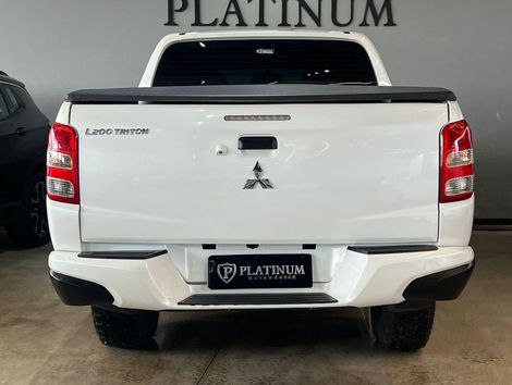 Mitsubishi L200 Tri. Outdo. GLS 2.4 CD 4x4 Die. Aut