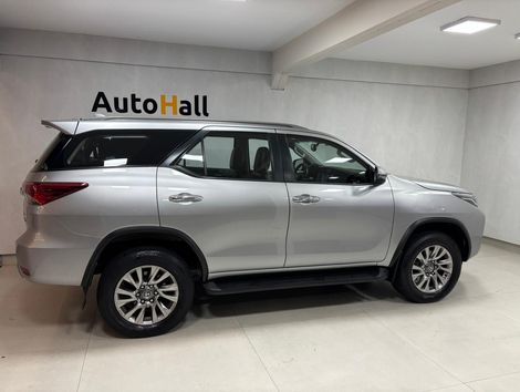 Toyota Hilux SW4 SRV 4x2 2.7 Flex 16V Aut.