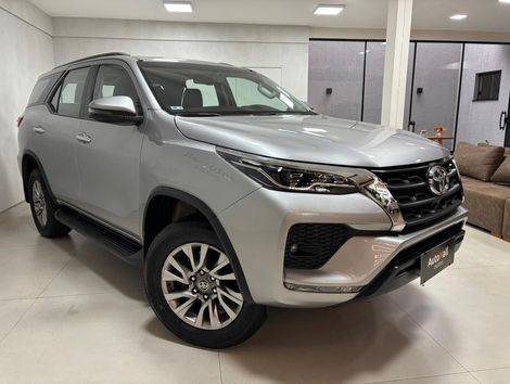 Toyota Hilux SW4 SRV 4x2 2.7 Flex 16V Aut.