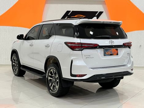 Toyota Hilux SW4 SRX Plat. 4x4 2.8 TB Die. Aut.