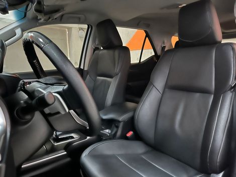 Toyota Hilux SW4 SRX Plat. 4x4 2.8 TB Die. Aut.