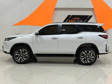 Toyota Hilux SW4 SRX Plat. 4x4 2.8 TB Die. Aut.