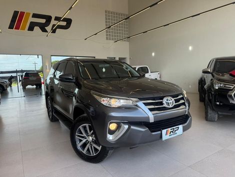 Toyota Hilux SW4 SRV 4x2 2.7 Flex 16V Aut.