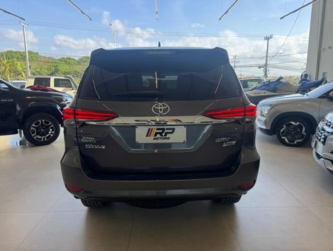 Toyota Hilux SW4 SRV 4x2 2.7 Flex 16V Aut.