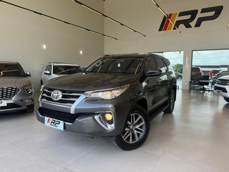 Toyota Hilux SW4 SRV 4x2 2.7 Flex 16V Aut.