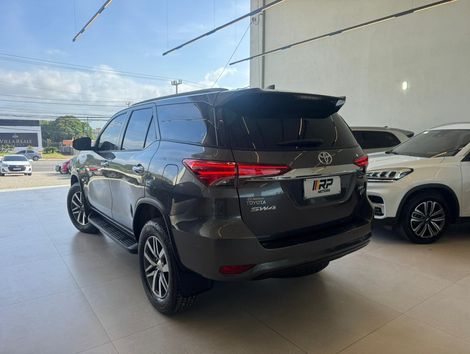 Toyota Hilux SW4 SRV 4x2 2.7 Flex 16V Aut.