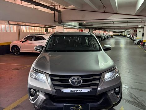 Toyota Hilux SW4 SR 4x2 2.7/ 2.7 Flex 16V Aut.