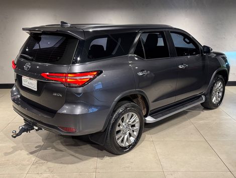 Toyota Hilux SW4 SRX 4x4 2.8 TDI 16V Dies. Aut.