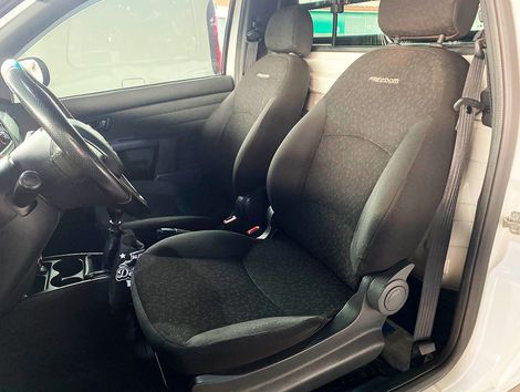 Fiat Strada Freedom 1.4 Flex 8V CS