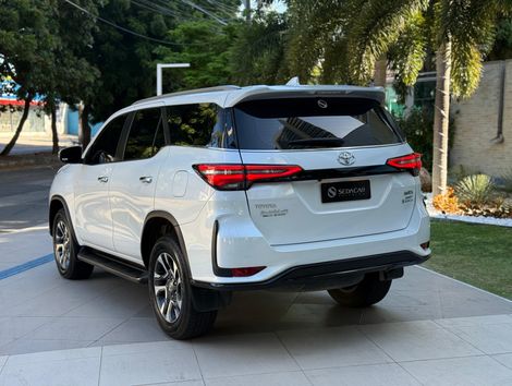 Toyota Hilux SW4 SRX Plat. 4x4 2.8 TB Die. Aut.