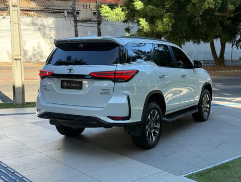 Toyota Hilux SW4 SRX Plat. 4x4 2.8 TB Die. Aut.