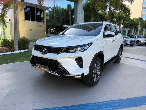 Toyota Hilux SW4 SRX Plat. 4x4 2.8 TB Die. Aut.