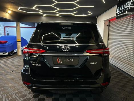 Toyota Hilux SW4 SRX 4x4 2.8 TDI 16V Dies. Aut.