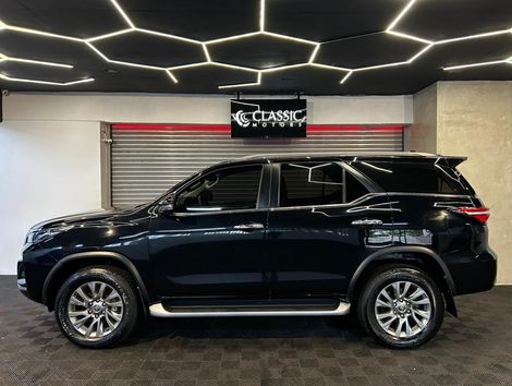 Toyota Hilux SW4 SRX 4x4 2.8 TDI 16V Dies. Aut.