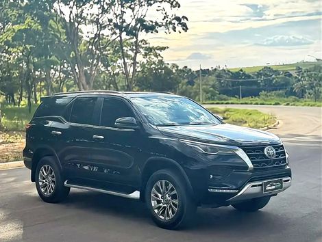 Toyota Hilux SW4 SRX 4x4 2.8 TDI 16V Dies. Aut.