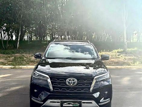 Toyota Hilux SW4 SRX 4x4 2.8 TDI 16V Dies. Aut.