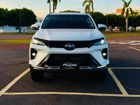 Toyota Hilux SW4 SRX Plat. 4x4 2.8 TB Die. Aut.