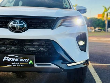 Toyota Hilux SW4 SRX Plat. 4x4 2.8 TB Die. Aut.