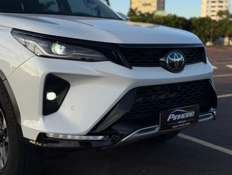 Toyota Hilux SW4 SRX Plat. 4x4 2.8 TB Die. Aut.