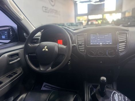 Mitsubishi L200 Tri. Outd. GLX 2.4 CD 4x4 Die. Mec.