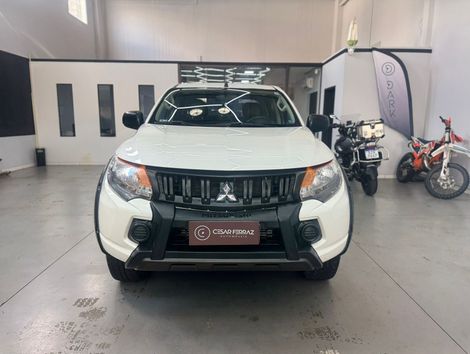 Mitsubishi L200 Tri. Outd. GLX 2.4 CD 4x4 Die. Mec.